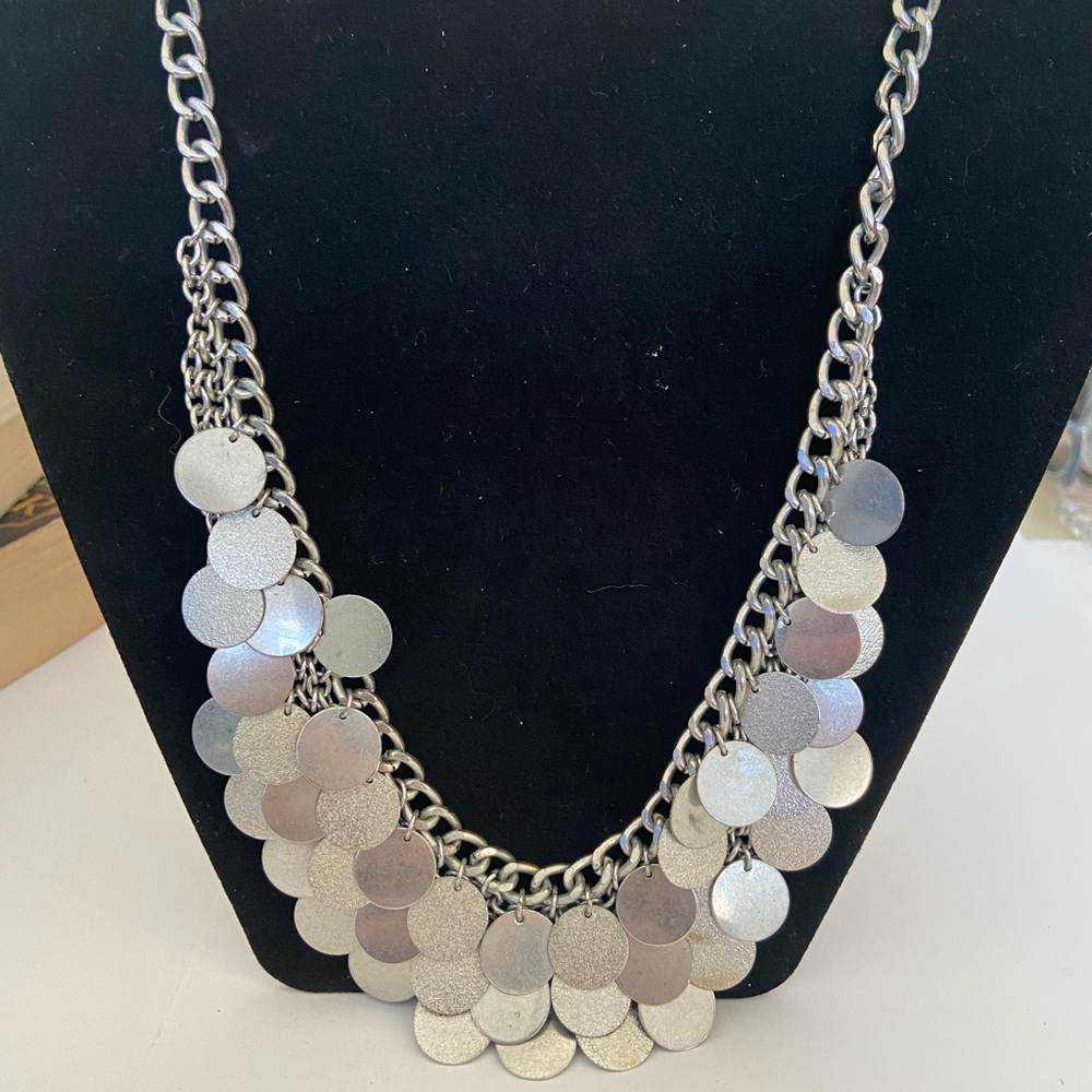 Silvertone multi disk necklace on an 18" link chain